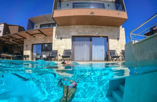 Plaka Villa | Almi-Cove Hilltop Villa II