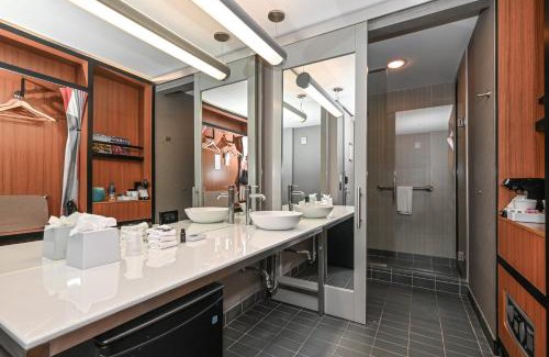 Charlotte Center City Hotel | Aloft Charlotte City Center