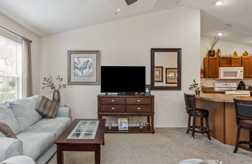 The Villages House | Alora Sunshine Escape (Amelia)