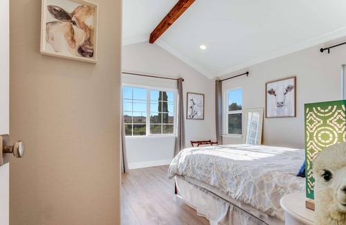 Sonoma House | Alpaca Farm, Sonoma Lavender Spa Tub & Wine Bliss