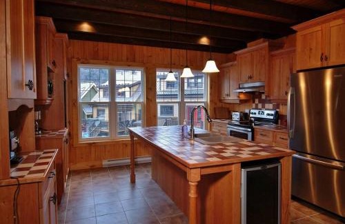 Stoneham Ski Chalet | Alpages 9015 -Les Chalets Alpins Stoneham