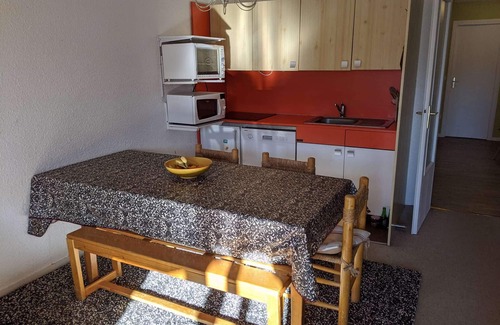 Jeux Apartment | Alpe d'Huez: Appart 6 pers 37m², Centre, Proche Pistes, Balcon Sud, Casier à Skis, Non Fumeur