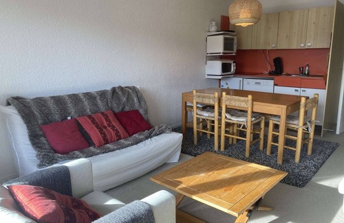 Jeux Apartment | Alpe d'Huez: Appart 6 pers 37m², Centre, Proche Pistes, Balcon Sud, Casier à Skis, Non Fumeur
