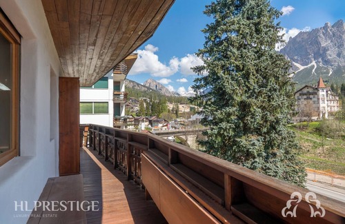 Cortina d'Ampezzo Historic Centre Apartment | Alpenglow Cortina: where luxury becomes emotion