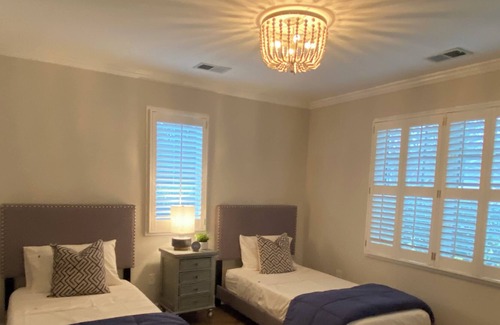 Alpharetta House | Alpharetta charmer walking distance to shops and restaurants