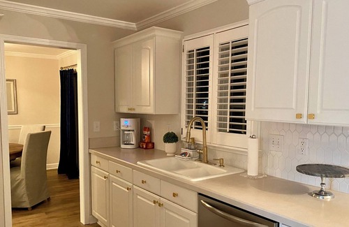 Alpharetta House | Alpharetta charmer walking distance to shops and restaurants