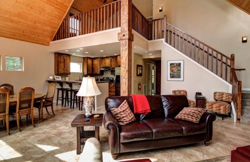 Yosemite West House | Alpine Aerie