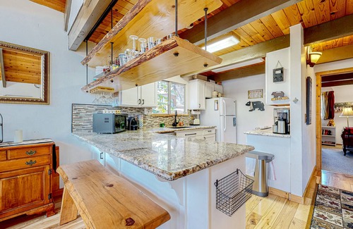 Arnold House | Alpine gem with private deck & yard + on-site lakes, pool, golf, & rec courts