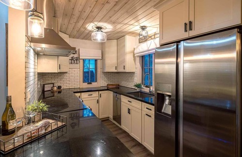Donner Lake Woods Cabin | Alpine Retreat - Donner Lake - Walk to West End Beach