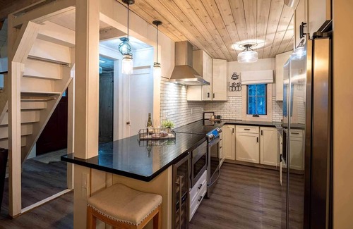 Donner Lake Woods Cabin | Alpine Retreat - Donner Lake - Walk to West End Beach