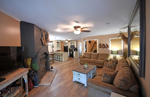 Helen Ski Chalet | Alpine Riverside Retreat Downtown Helen, 2 King Suites, 3 full Baths