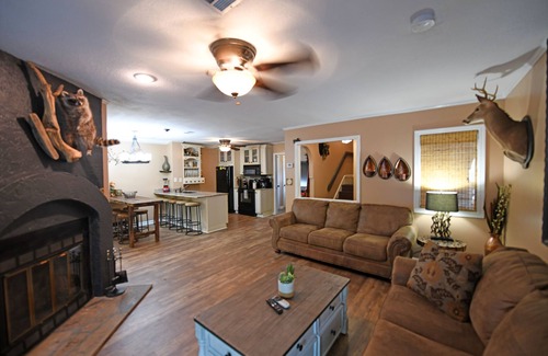 Helen Ski Chalet | Alpine Riverside Retreat Downtown Helen, 2 King Suites, 3 full Baths