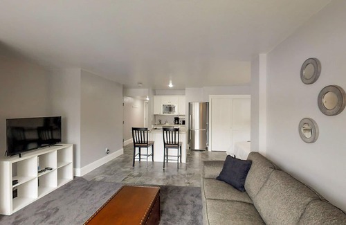 Mountain Village Apartment | Alpine ski-in/out condo - walk to Mountain Village