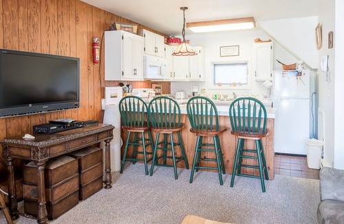Ketchum Condo | Alpine Villa Condo 21-Perfect for a Family of Four, Walk to Town & MTN Trails