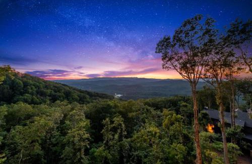 Blue Ridge House | Alpine Vista - Mountain Views - Blue Ridge Heights - Mountain Views, Hot Tub, Luxury Amenities in Prestigious Blue Ridge Heights