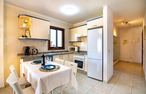 El Medano Apartment | Alquilaencanarias-Medano Atalaya, terrace & pool