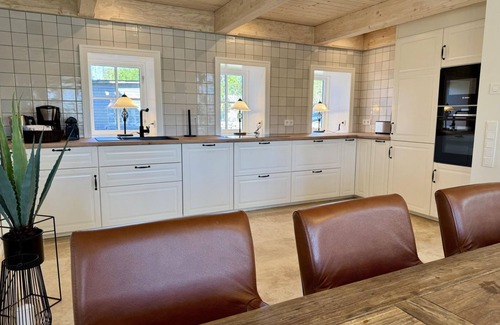 Tinnum House | Alte Liebe - 5 star thatched roof house for 7 pers. with sauna, garden, parking space,