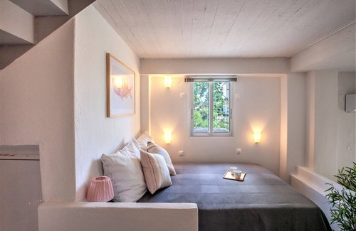 Sithonia House | Alterra Vita Captain's Cabin