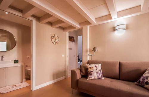 Chinatown Apartment | ALTIDO Sophisticated 2 BR loft for 4 w/Spacious terrace