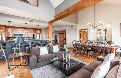 Mont-Tremblant Condo | Altitude Ski In/Out 3 Bdrs w/Sauna and Hot Tub