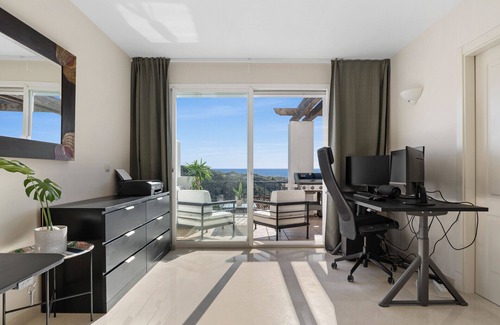 Benahavis Apartment | Altos de La Quinta Penthouse - Gorgeous 3 Bed Golf-line Escape!