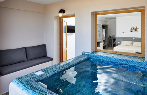 Finikia House | Alyvia Suites