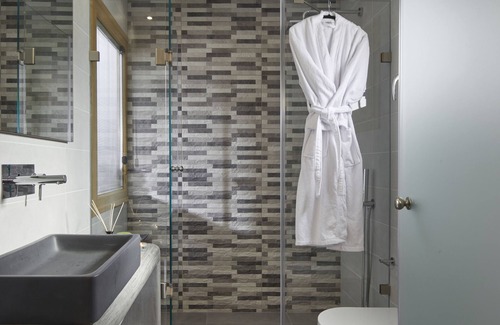 Finikia House | Alyvia Suites