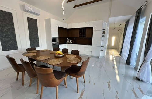 Novi Grad Sarajevo Villa | Amal Residence - Villa with Swimming Pool