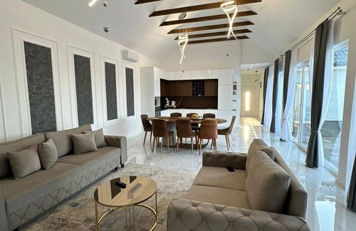 Novi Grad Sarajevo Villa | Amal Residence - Villa with Swimming Pool
