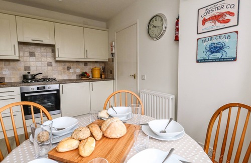Weymouth Cottage | AMARANTA, pet friendly, with a garden in Brewers Quay Harbour