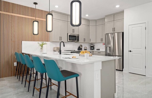 Florida Center House | Amazeballs Abode | Out of this world I-Drive estate w theater, arcades, spa pool