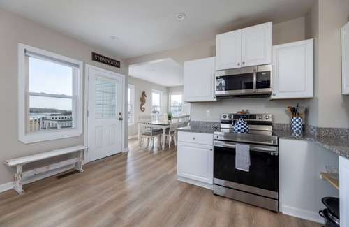 Stonington House | Amazing 10 Bedroom Compound on the Water with 6 Bedroom Home & 4 Studio Cottages