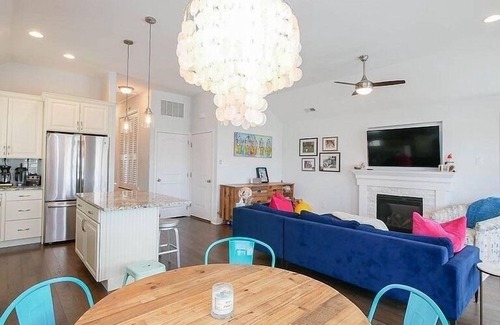 North End Condo | AMAZING 2nd floor unit, great downtown location! Walk to all the shops and restaurants on Asbury Ave. Steps to the Farmer's Market, bike anywhere! Relax on the beautiful 2nd floor deck with your morning coffee or evening cocktail.