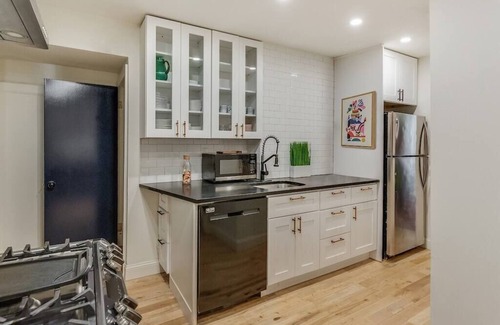 Graduate Hospital Apartment | Amazing 3 BDR | Hosted By StayRafa