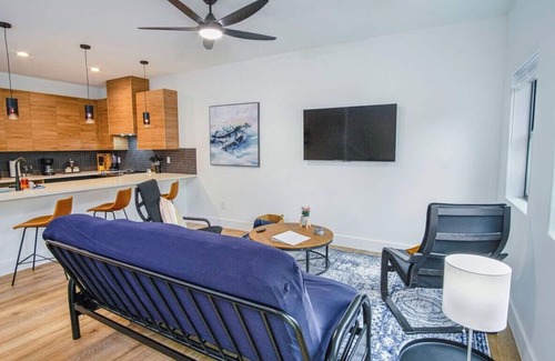 Nevada Street Apartment | Amazing 3BR 2BA Only 5 Mins From Downtown