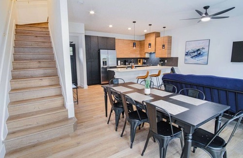 Nevada Street Apartment | Amazing 3BR 2BA Only 5 Mins From Downtown