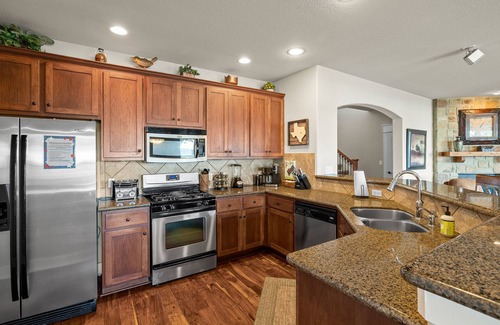 Jonestown House | Amazing 4 bdrm Home w/Panoramic Lake Views in Hollows Resort! Pickleball, 4 Pools, Fitness Center!