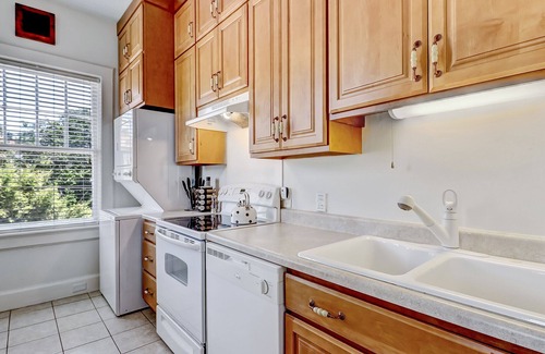 Thomas Square Apartment | Amazing 4 Bedroom Home | Heated Pool Access