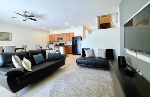 Loughman House | Amazing 4BR Resort Townhome with Splash Pool-4686TD villa