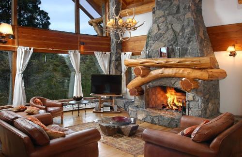 Villa Traful Ski Chalet | Amazing 5 Bedrooms Chalet in Villa Traful VT1 by Apartments Bariloche