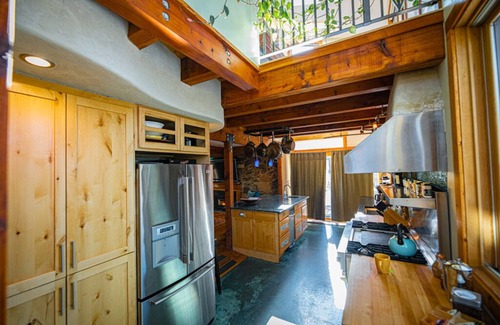 Black Hawk House | Amazing artistic home, hot tub, dreamy views! July 28-Aug 6th available now!