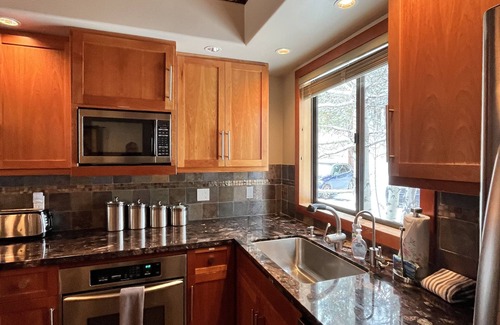 Truckee Condo | Amazing Aspen Grove Northstar Resort Chalet - Walk/Shuttle to Village - NPOA