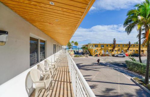 Hollywood Apartment | Amazing Balcony Studio at the beach with Parking -M44