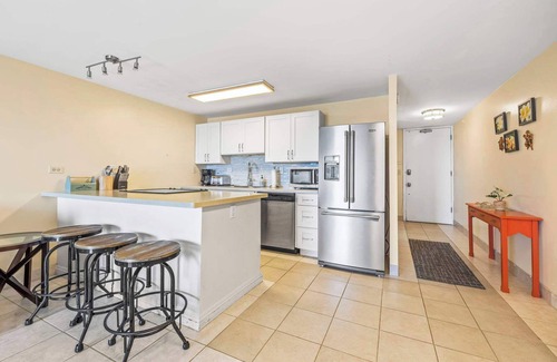 Punaluu Condo | Amazing Beachfront Condo by Pool w/AC