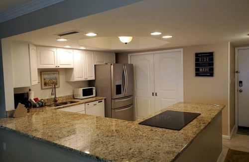 Holiday Isle Condo | Amazing Beachfront Destin Condo with Umbrella & 2 Chairs Setup Included