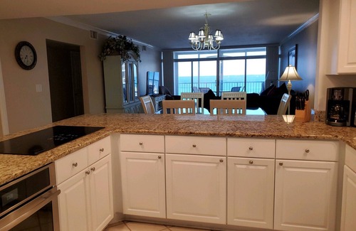 Holiday Isle Condo | Amazing Beachfront Destin Condo with Umbrella & 2 Chairs Setup Included