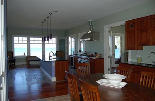 Union Pier House | Amazing Beachfront Estate
