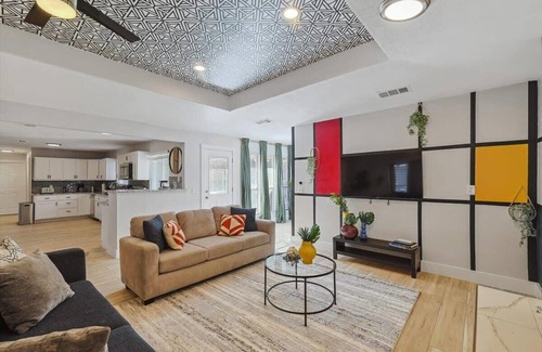Plano House | Amazing Big, Home - Cinema Room, Pool and Jacuzzi