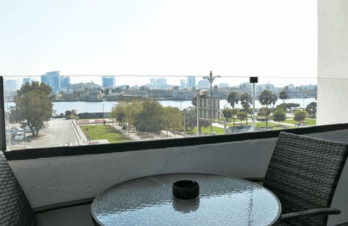 Old Dubai Apartment | Amazing Burjkhalifa,Sea,Sun,Boat View-wow 3BedRoom Apartment,Massage Gun Free!