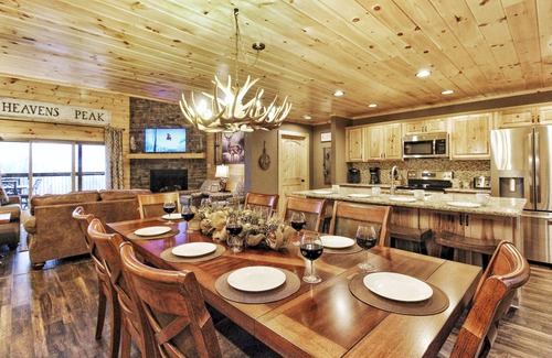 Chalet Village North Cabin | AMAZING Cabin! 5 Fireplaces! Covered Deck! STUNNING View! Hot Tub! Game Room!